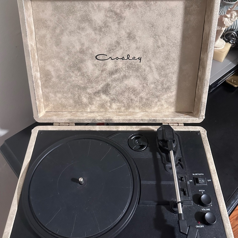 Crosley Black Turntable - Picture 3 of 5